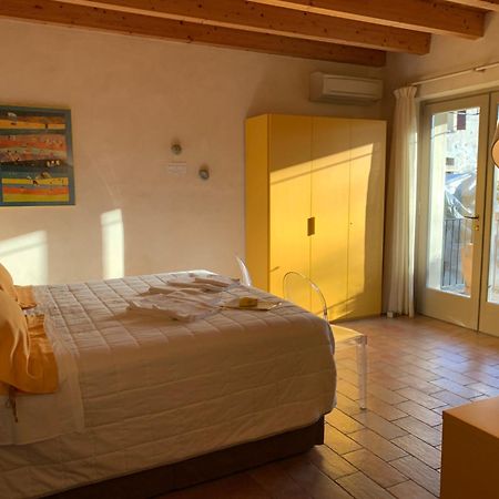 L'Isolo B&B E Case Vacanza Monzambano Luaran gambar