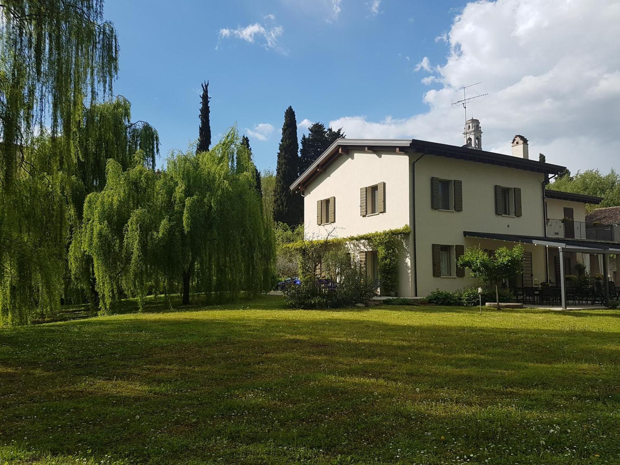 L'Isolo B&B E Case Vacanza Monzambano Luaran gambar